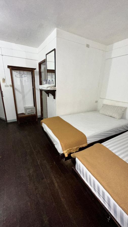 Relax Guest House Patong Bagian luar foto