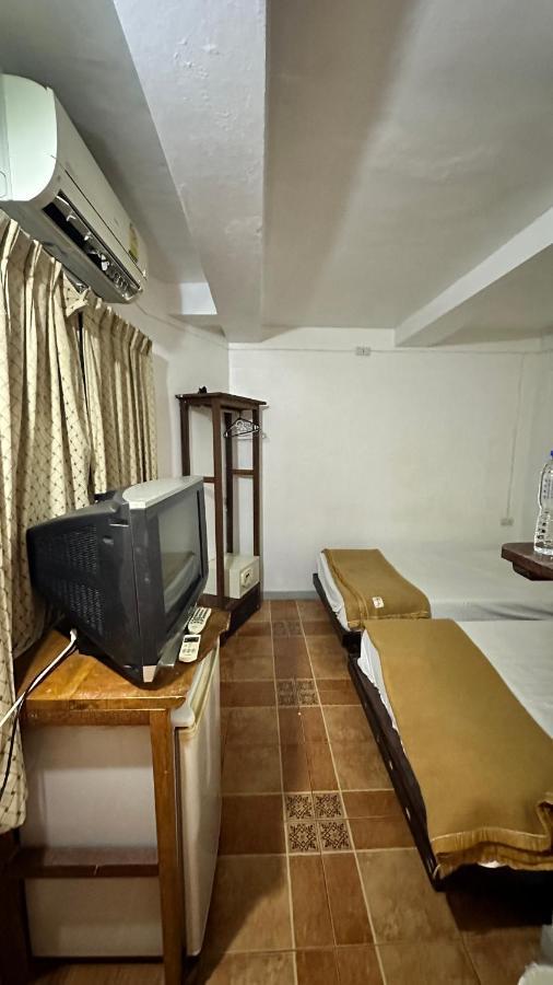 Relax Guest House Patong Bagian luar foto