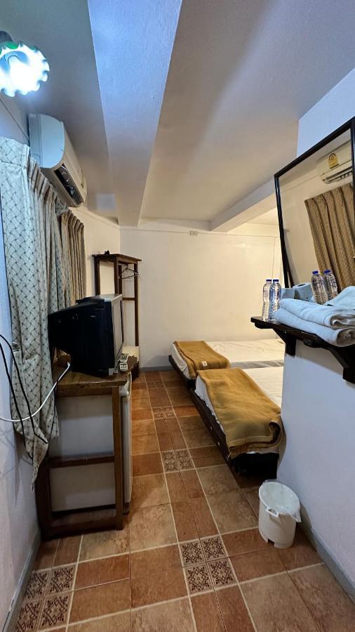 Relax Guest House Patong Bagian luar foto