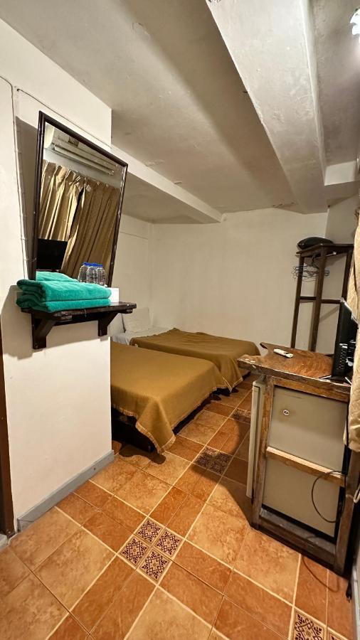 Relax Guest House Patong Bagian luar foto