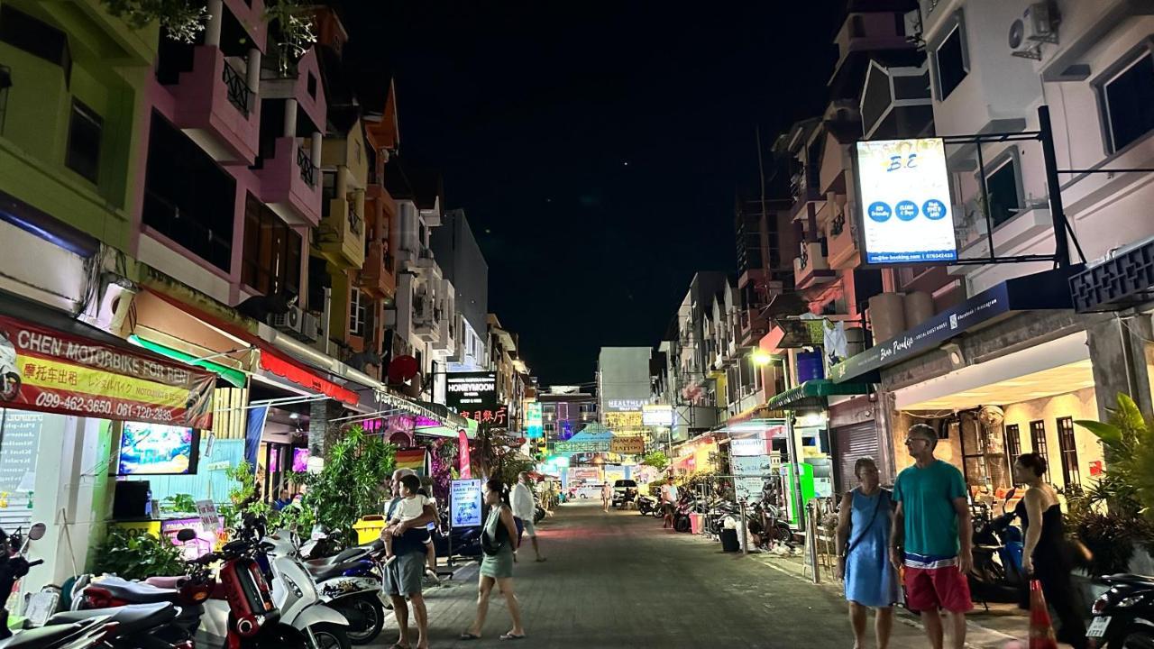 Relax Guest House Patong Bagian luar foto
