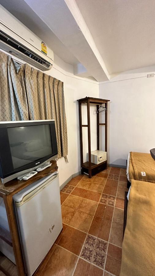 Relax Guest House Patong Bagian luar foto