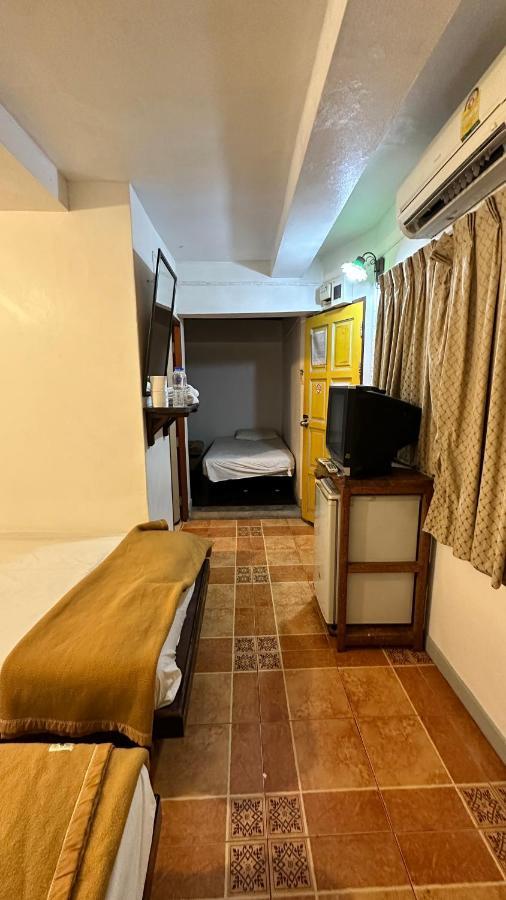Relax Guest House Patong Bagian luar foto